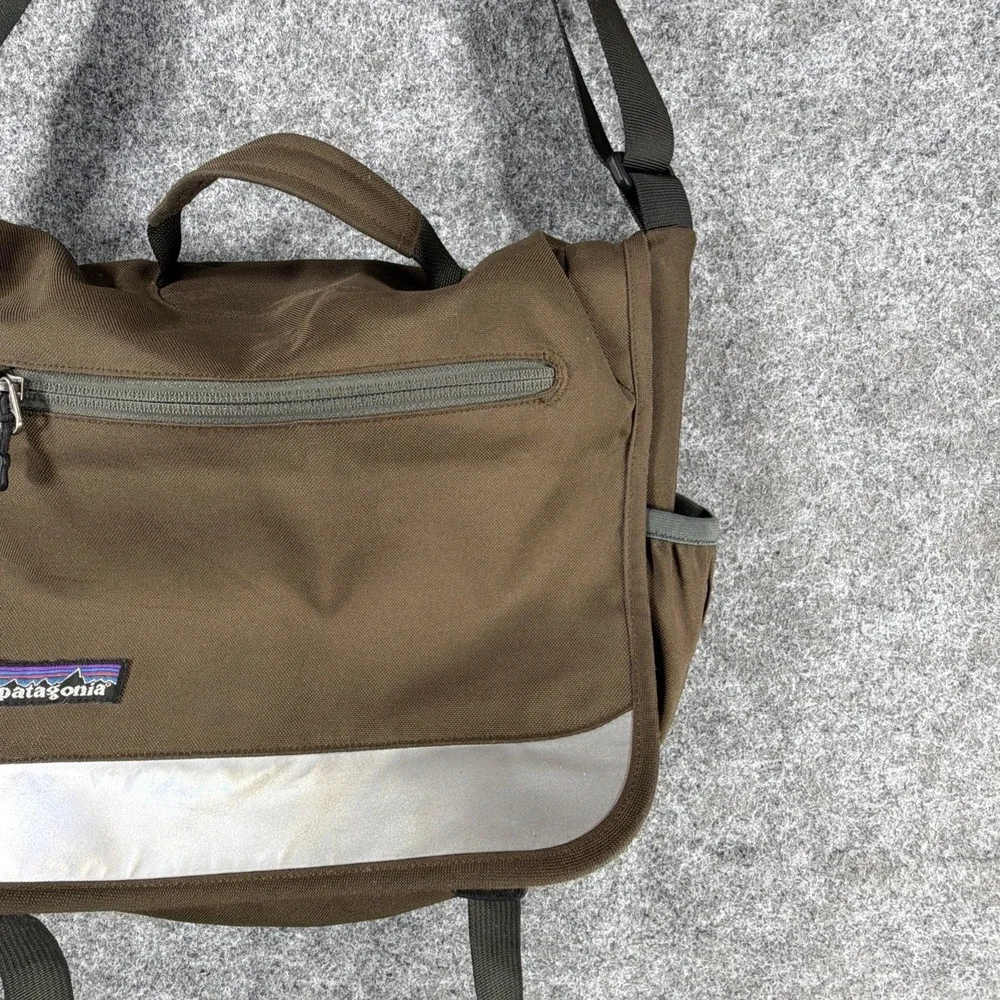 Patagonia (48279) Large Critical Mass Padded Messenger Bag Cycling EUC 2009